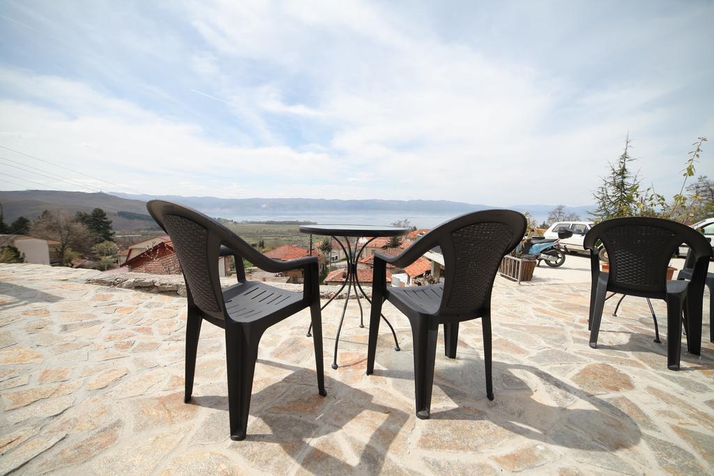 Apartments Risteski Ljubaništa الغرفة الصورة