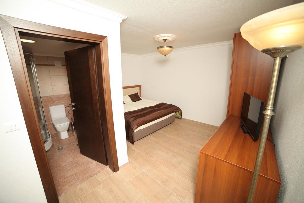 Apartments Risteski Ljubaništa الغرفة الصورة
